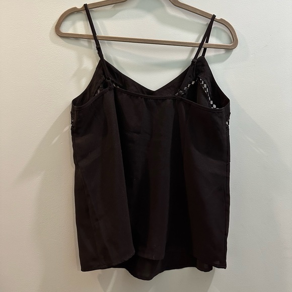 Cute blank camisole with cutouts in a diamond pattern - flowy! - Picture 3 of 4